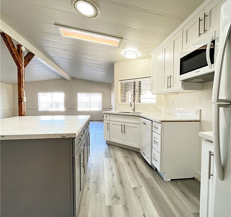 1st image of 1300 W Menlo Ave Space 3