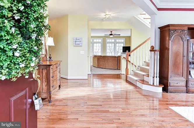 4 bed, 3.5 bath, 3800 sqft, $4,200 — Photo 2