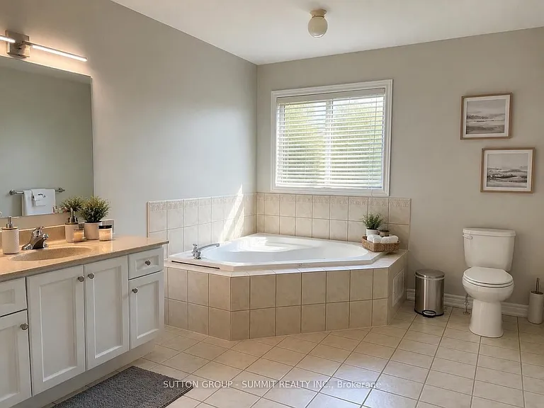 910 Knotty Pine Grv — Photo 8