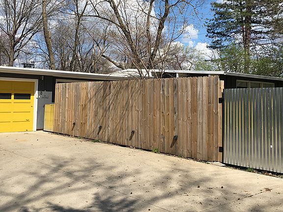 Private entry plus 8' gate.