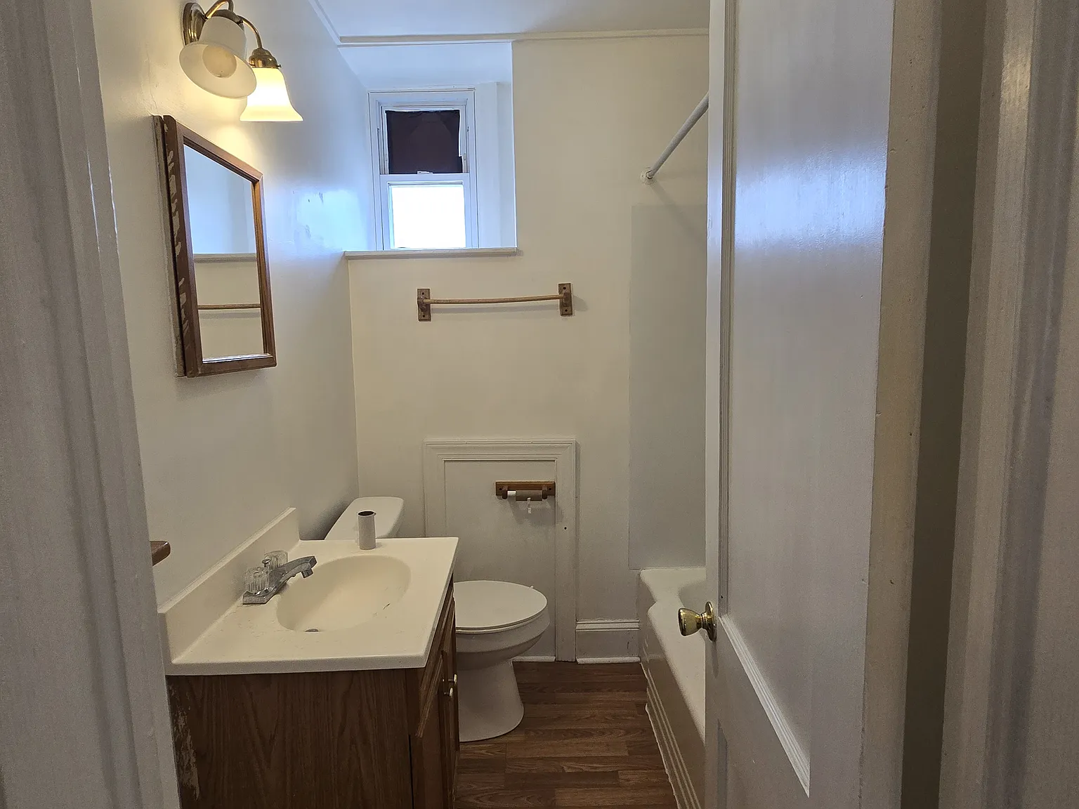 501 W King St — Photo 3