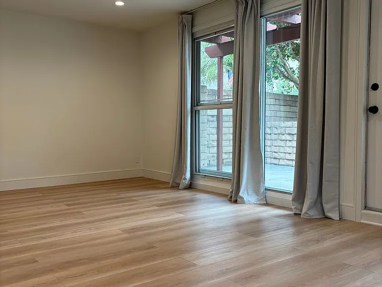 124 Rees St — Photo 16