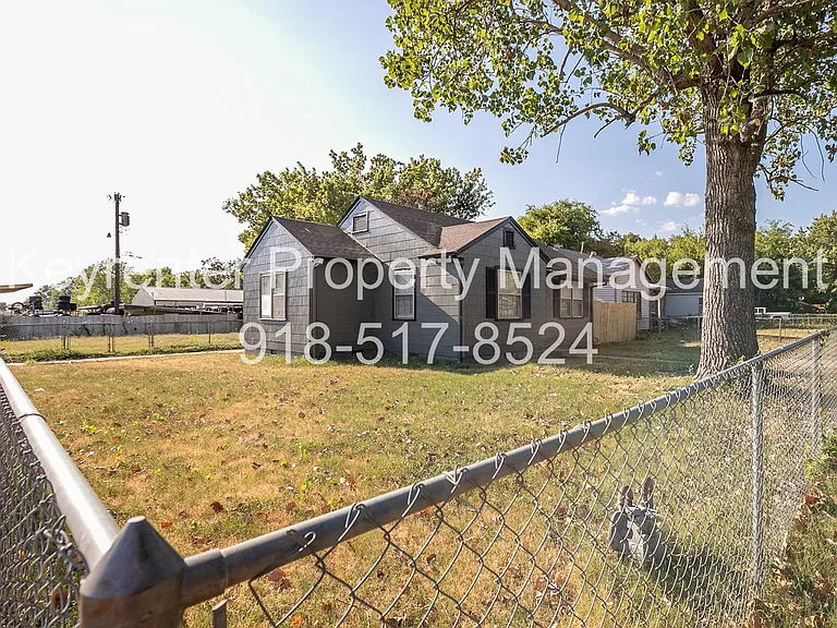 1502 N Columbia Ave — Photo 6