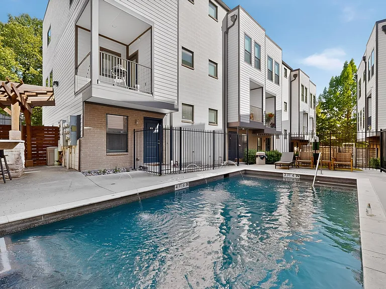 4950 Cedar Springs Rd #301 — Photo 22