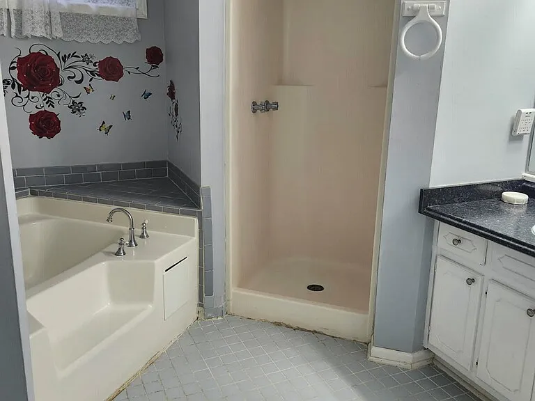 6073 Dorchester Dr — Photo 4