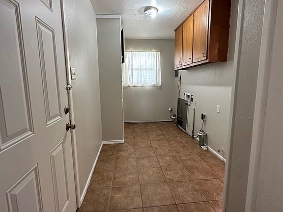 4th image of 2200 W 18th St
