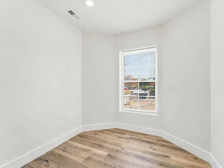 4700 Chestnut — Photo 31