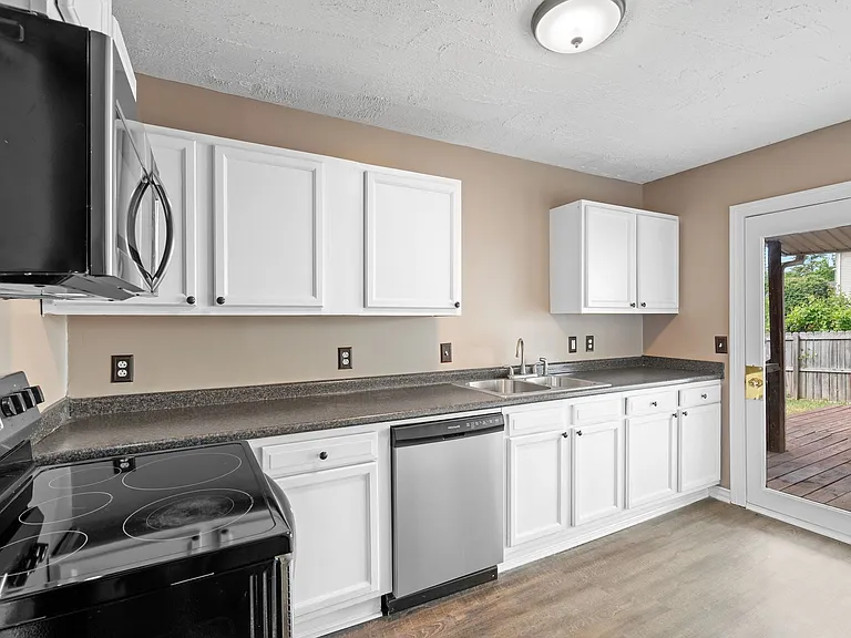 7305 Weston Way — Photo 11