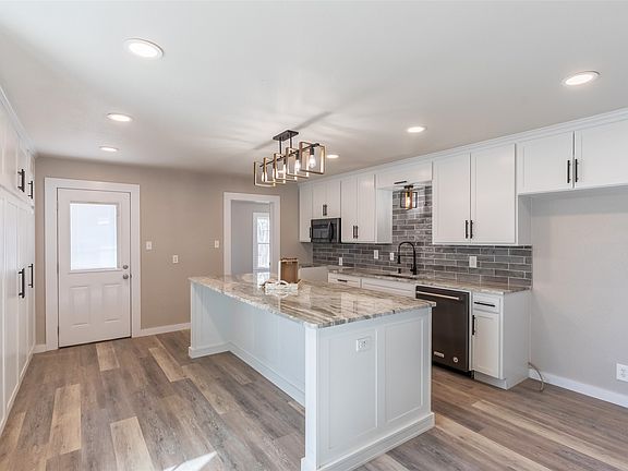5th image of 601 N Avenue G