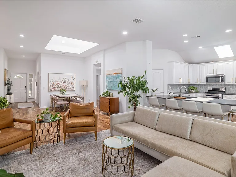 8820 Escabosa Dr — Photo 8