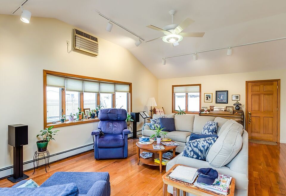 1st image of 3424 1st St