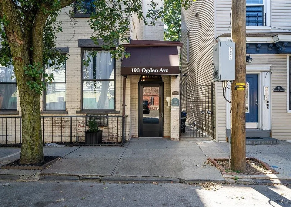 193 Ogden Ave #101