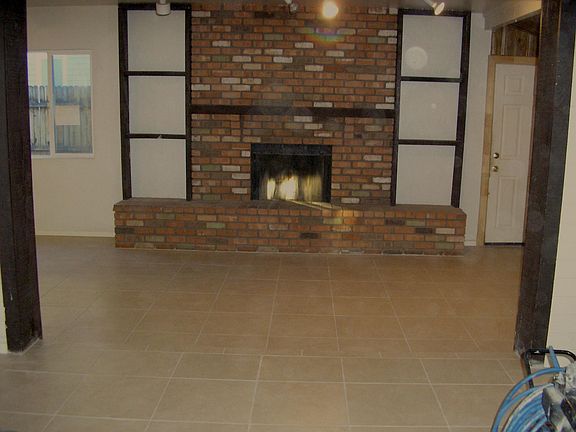 Fireplace ambiance.