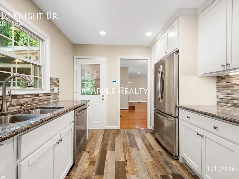 810 Knight Dr — Photo 8