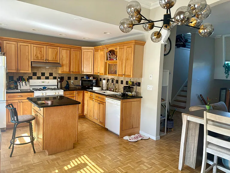 623 Madison St #3C — Photo 6