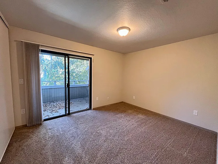 417 Eastgate Ln — Photo 14