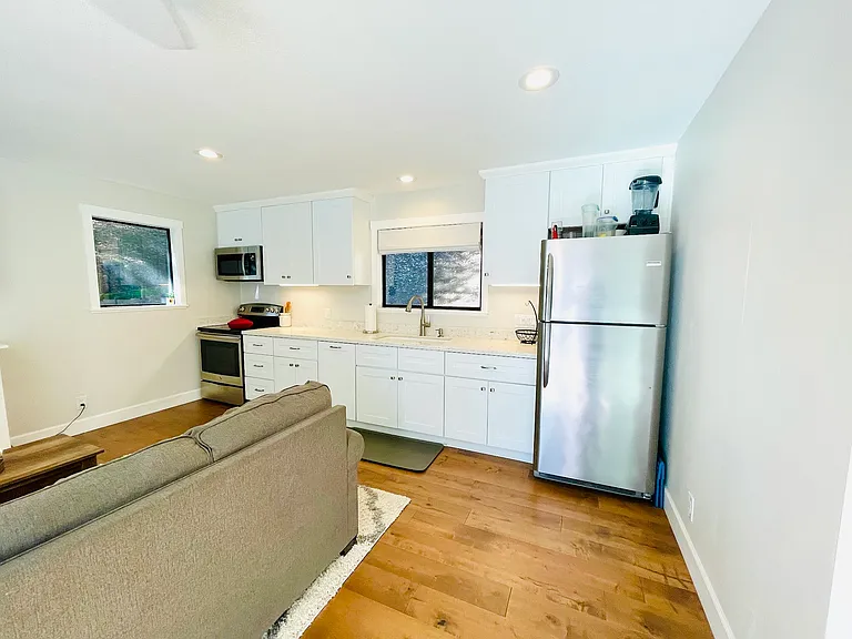 Montair Dr — Photo 10