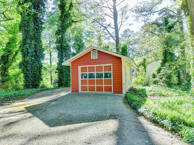 2628 Whitehurst Dr NE — Photo 28