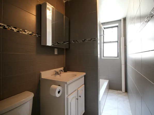 666 Hancock Street image 10 of 12