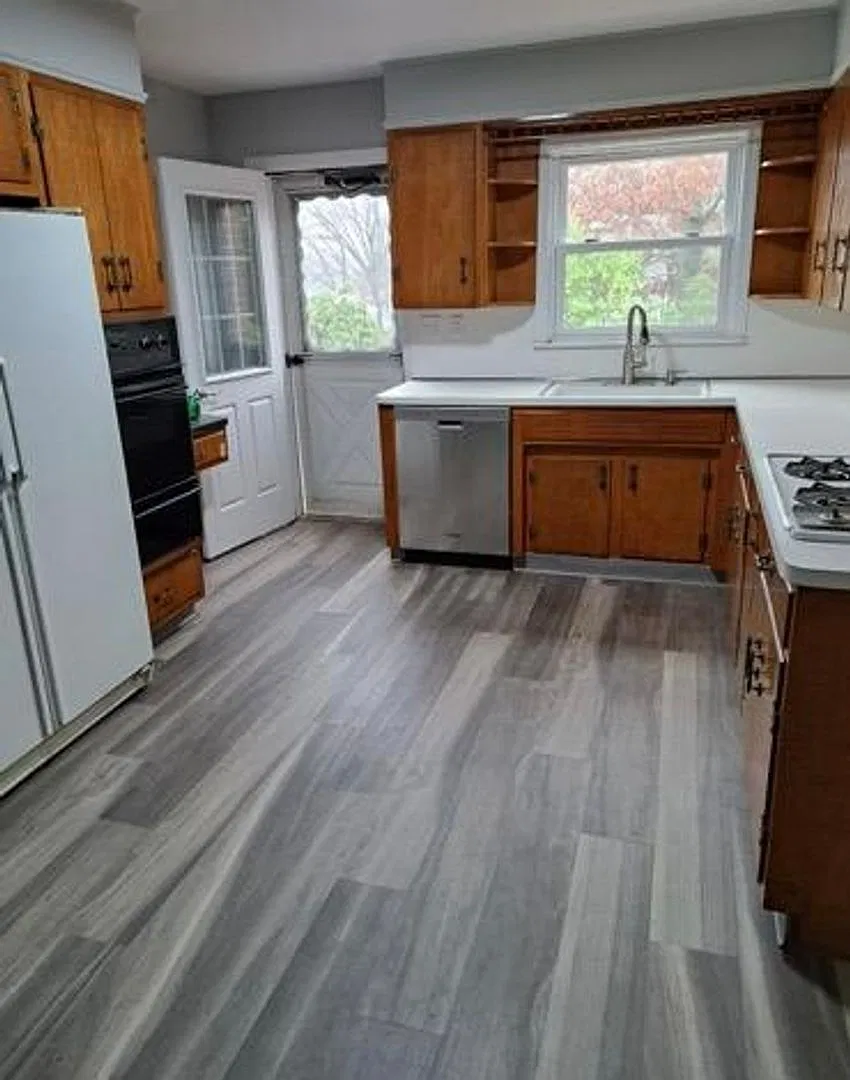 Spacious 4-Bedroom Home with 2.5 Baths for Rent — Photo 4