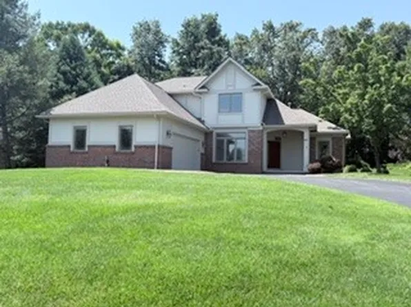11 Harrington Dr, Fairport, NY 14450