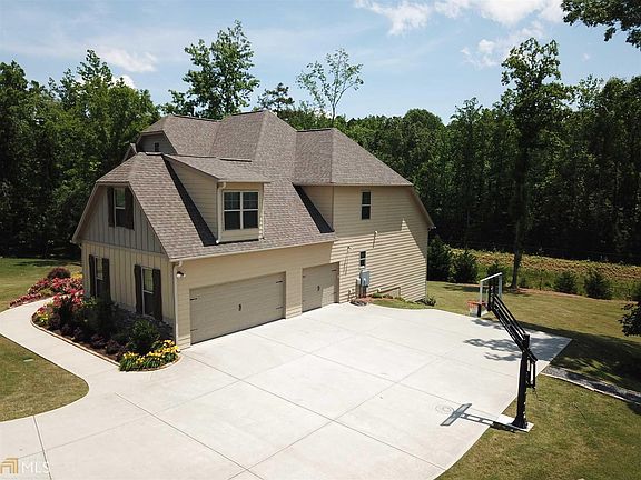 3rd image of 220 Brook Trl