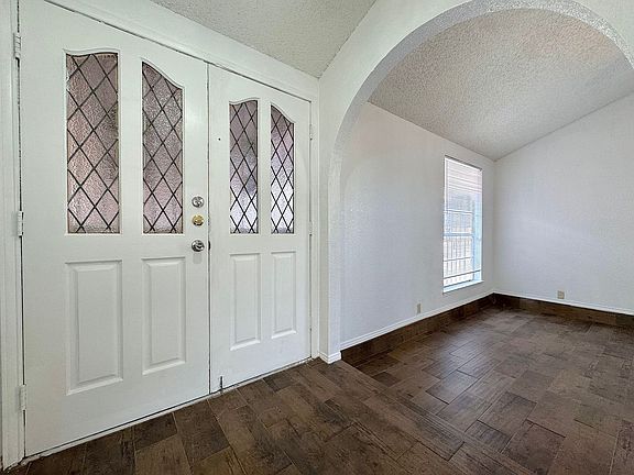 4th image of 4704 Maureen Cir