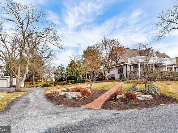 4th image of 105 S Terrace Dr
