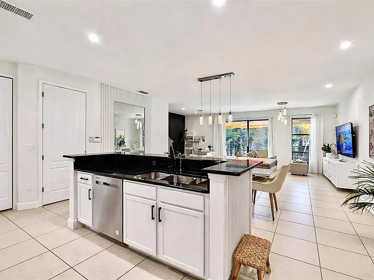 8458 Kelsall Dr — Photo 8