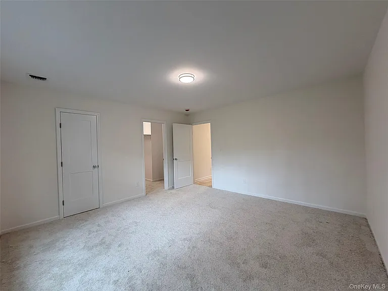 102 Pulaski Rd — Photo 20
