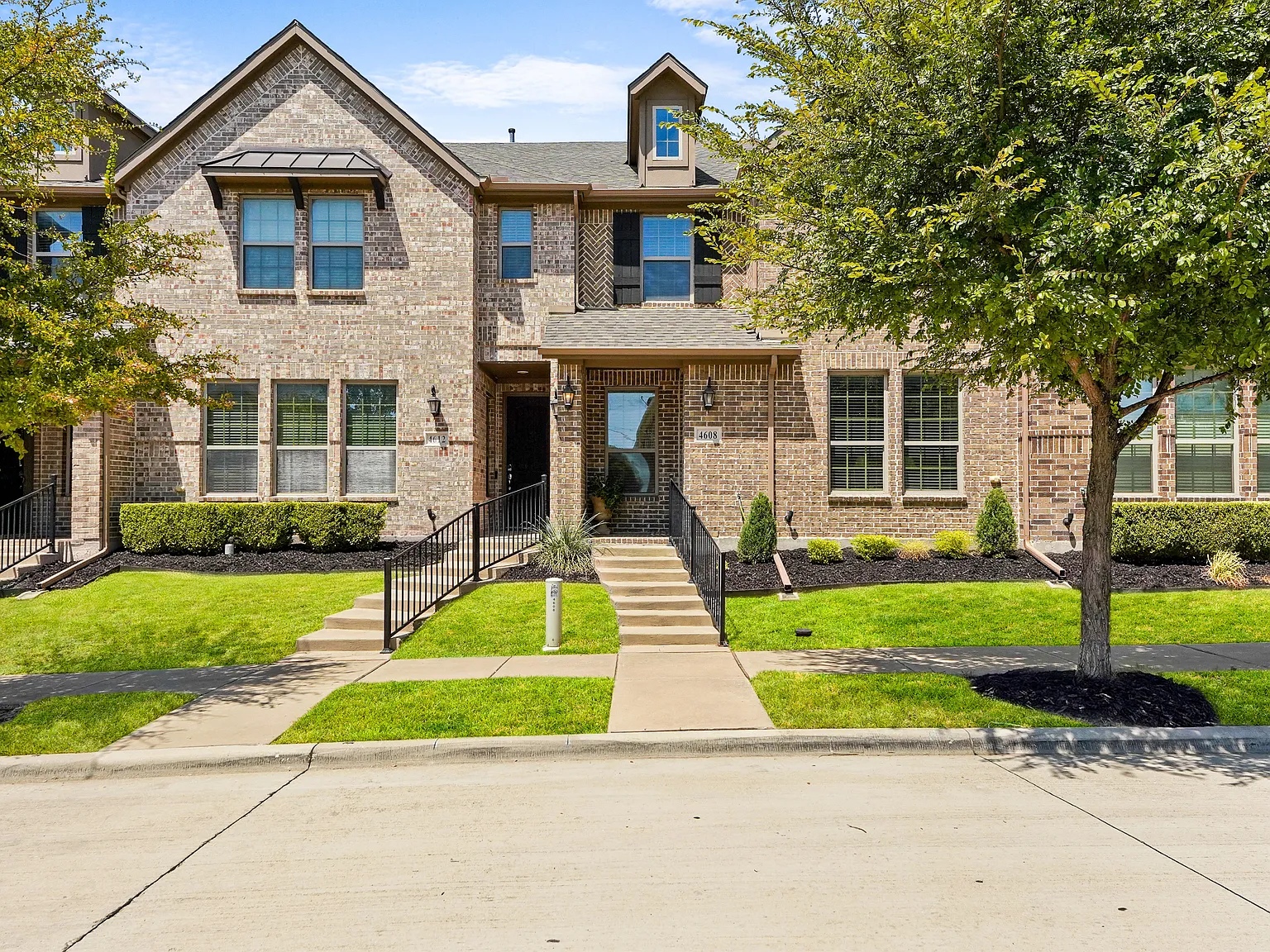 2 bed, 2.5 bath, 1520 sqft, $2,300 — Photo 1