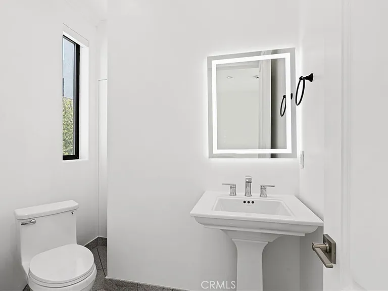 1724 Bluff Pl — Photo 12