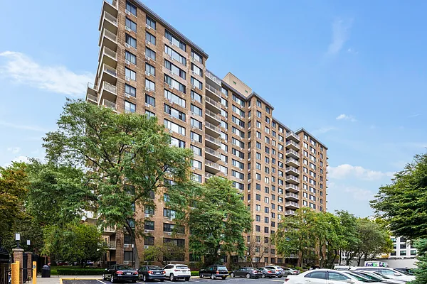 Sold by Douglas Elliman | media 24