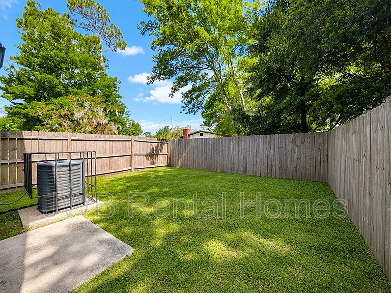8709 Berry Ave — Photo 13