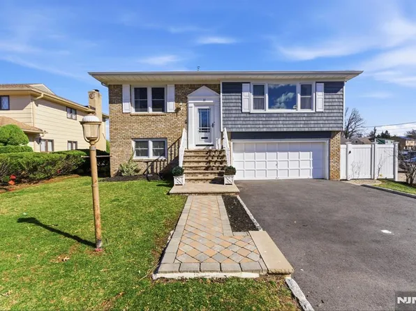 22 Elizabeth Ct, Bloomfield, NJ 07003