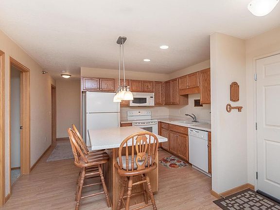 3rd image of 1341 Lake Dr W Unit B-308