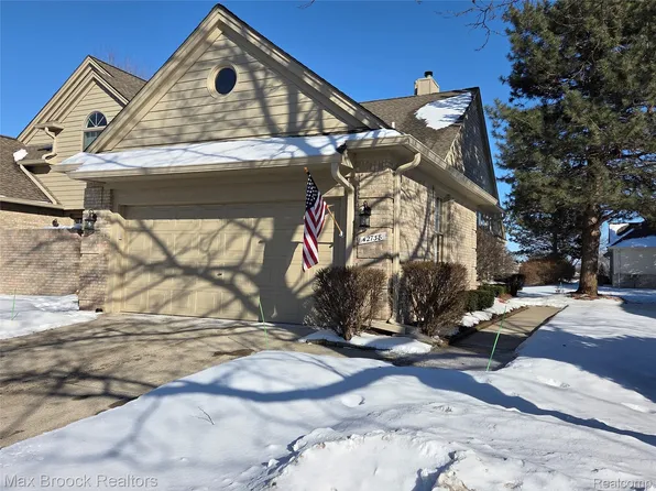 42738 Matthew Dr #47, Sterling Heights, MI 48313