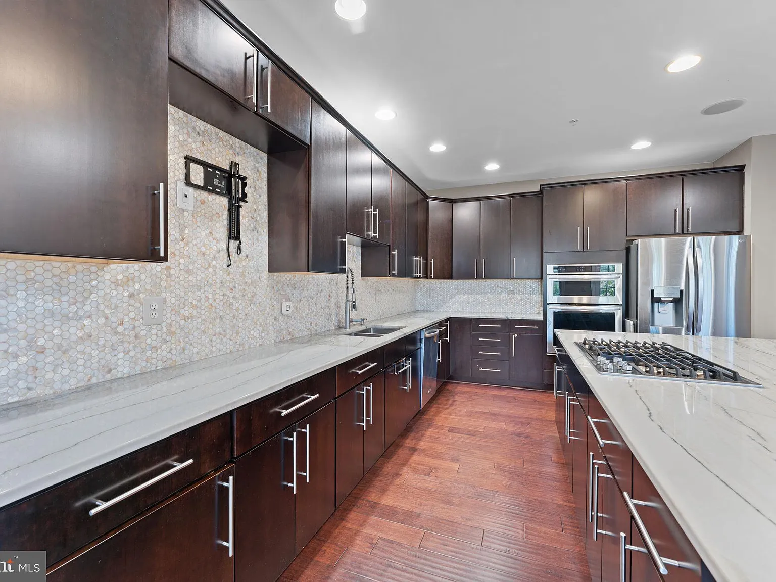 4 bed, 5.0 bath, 3612 sqft, $4,500 — Photo 3
