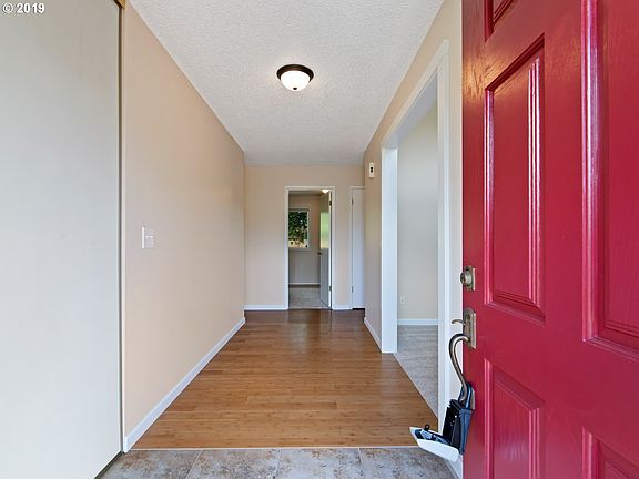 4th image of 1245 NE Davis Ct