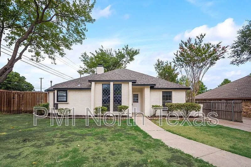 8880 Woodstream Dr