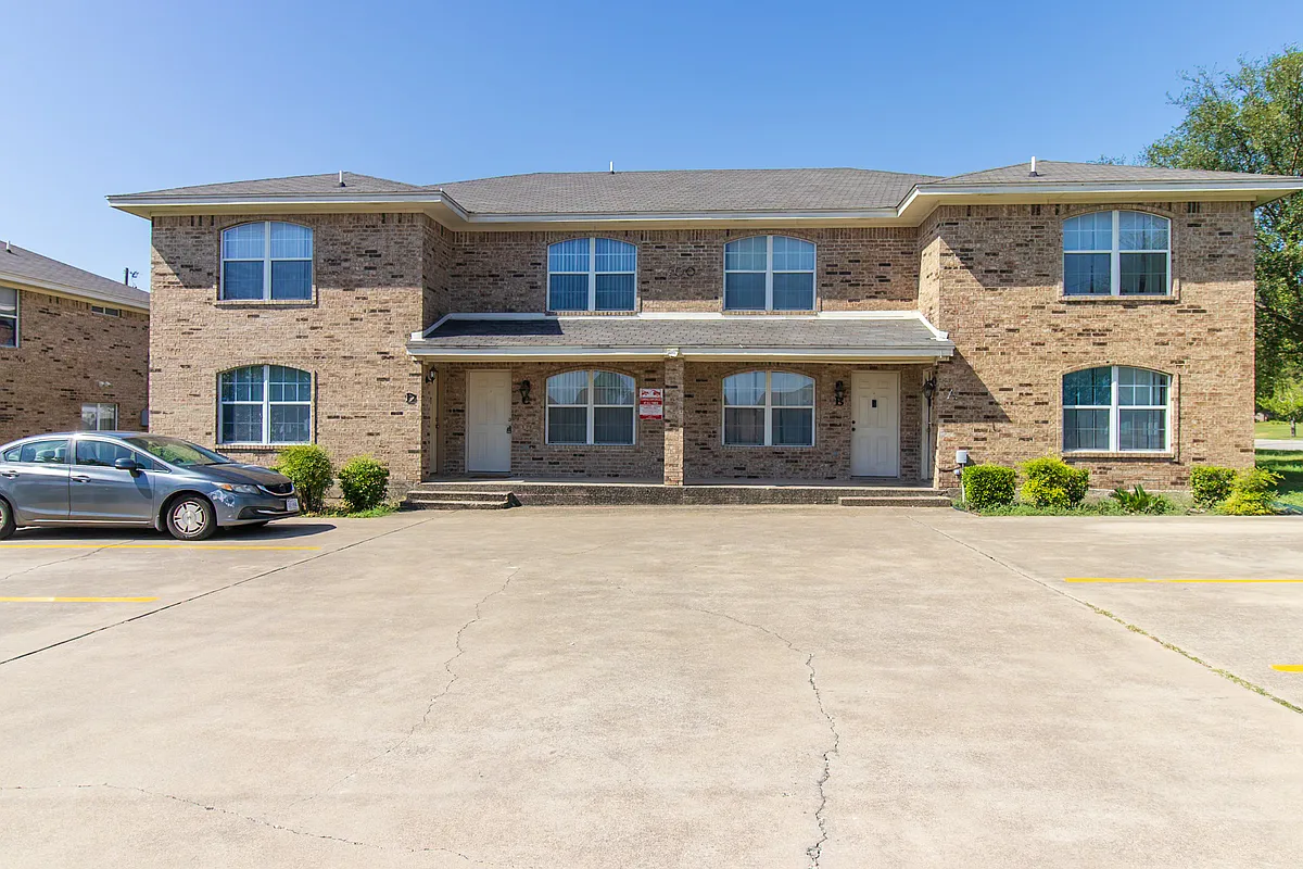 Building Photo - 100B E Robin Ln