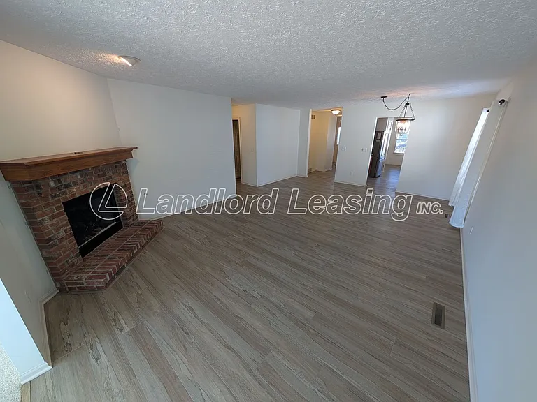 1417 Hollow Wood Ln — Photo 7