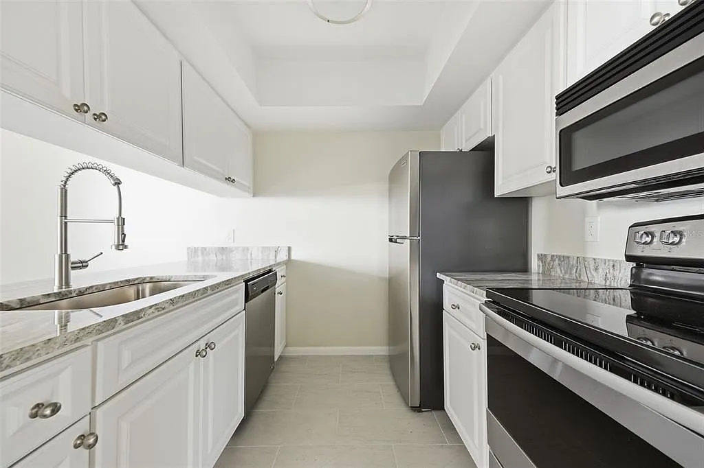 3102 W Horatio St — Photo 1