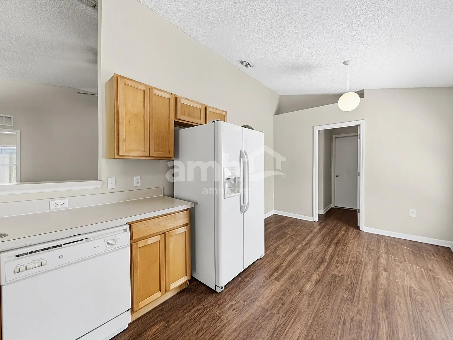 3 bed, 2.0 bath, 1874 sqft, $1,990 — Photo 4