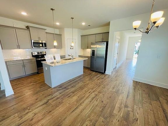 3rd image of 3060 Orangery Dr