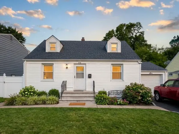 576 Uncas Ave, Roselle, NJ 07203
