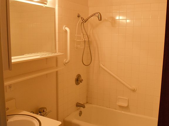 3rd image of 180 Dakota Ave APT 44