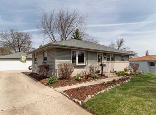 N85W14608 Manchester Dr, Menomonee Falls, WI 53051