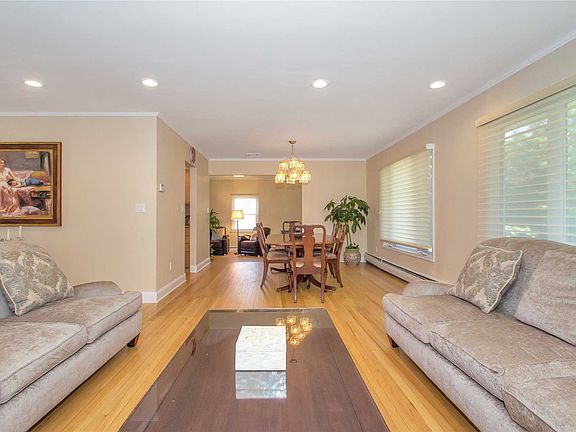 5th image of 51 Roosevelt Dr