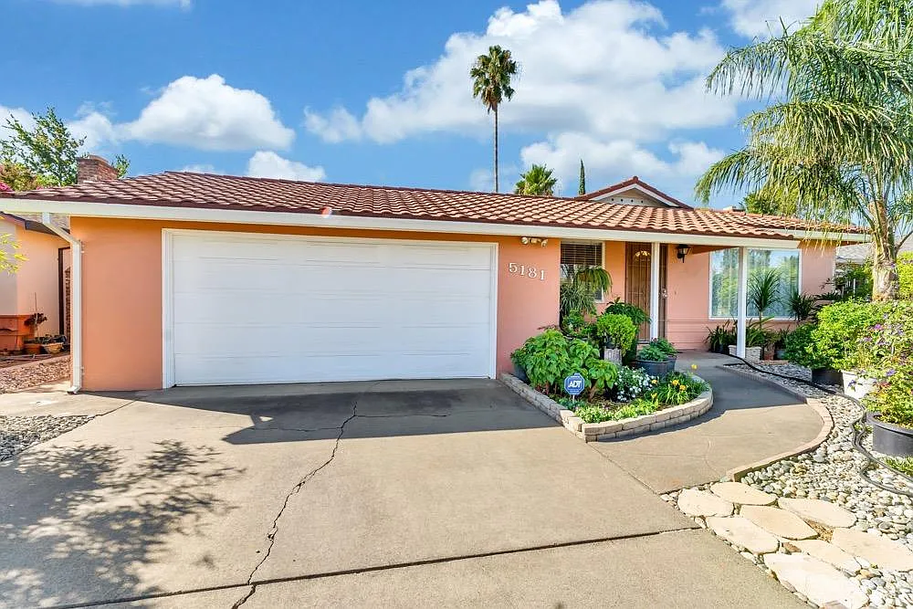 5181 Cabot Cir photo 1